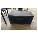 SUNCAST 124 GALLON OUTDOOR STORAGE BOX