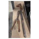 SPLITTING MAUL AND HEDGE CLIPPERS