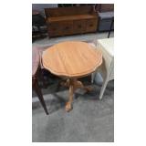 OAK ACCENT TABLE