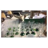 11 CHAMPAGNE GLASSES & 10 STEMWARE GLASSES &