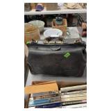ANTIQUE LATE 1800'S LEATHER DOCTOR'S BAG