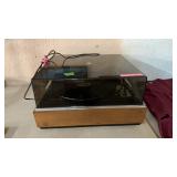 GENERAL ELECTRIC TURN TABLE **NEEDS SERVICE
