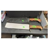 2 KNIVES