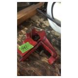 RED CLAMP ON BENCH VISE