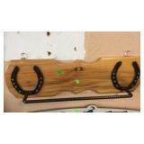 HORSESHOE TOWEL RACK