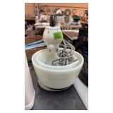VINTAGE HAMILTON BEACH MIXER W/ 2 BOWLS