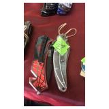 2 LOCKING BLADE KNIVES