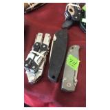 2 MULTI TOOLS & 2 LOCKING BLADE KNIVES