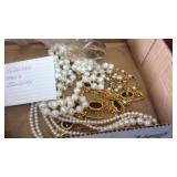 BX W/ VINTAGE 1980'S COSTUME JEWELRY