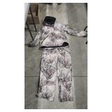 CABELAS OPEN COUNTRY MEDIUM JACKET AND LARGE PANTS