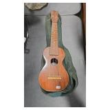 SUPER TONE VTG UKELELE & FELT CASE