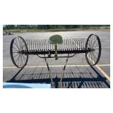 VINTAGE JOHNE DEERE HAY RAKE