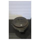 GRISWOLD #8 CAST IRON DUTCH OVEN  W/ LID &