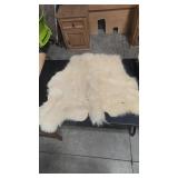 WHITE SHEEPSKIN RUG