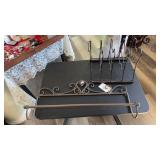 2 METAL RACKS