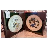 PR OF COLLECTOR PLATES IN WOOD DISPLAY BOX