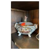 CAPODIMONTE COVERED HAND PAINTED DISH
