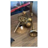 GROUP OF BRASS ITEMS