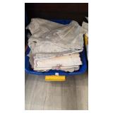 TOTE OF TABLE CLOTHS & LINENS