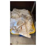 TOTE OF TABLE CLOTHS & LINENS