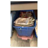 TOTE OF PLACEMATS