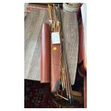 2 ARROW QUIVERS & GROUP OF ARROWS