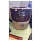 STONEWARE 4 GAL CROCK **HAS CRACKS