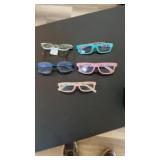 TRY OF EYEGLASSES