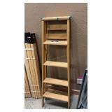 DAVIDSON 5' WOOD LADDER