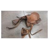 PONY BUTTON ACCENT  SADDLE