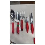 ASSORTED CORONA HAND GARDENING TOOLS