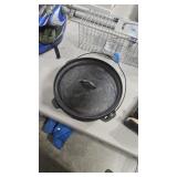 CAST IRON DUTCH OVEN W/ LID