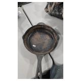CAST IRON 10 SKILLET