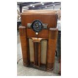 ZENITH SHORTWAVE 2  VTG CABINET RADIO - WORKING