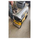 DEWALT 185,000 BTU KEROSENE SHOP HEATER