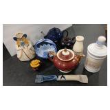 TEAPOTS & POTTERY ASSORTMENT