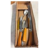 PEEREDGE STEAK KNIVES & CAKE KNIFE & SPOONS