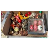 GROUP OF CHRISTMAS ORNAMENTS