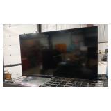 HI SENSE 32' TV W/ REMOTE