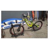SPECIALIZED DEMO 8 DOWNHILL MOUNTAIN BIKE SZ M