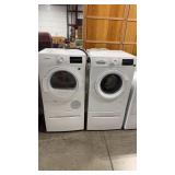 BOSH 300 SERIES WASHER & DRYER W/ PEDESTALS