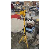 DUAL-HEAD WORK LIGHT ON STAND
