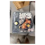 LODGE CAST IRON 10' DUTCH OVEN