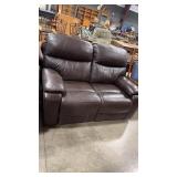 2/2 LEATHER LOVE SEAT W/ POWER RECLINE