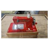 KAY & D KIDS VTG SEWING MACHINE