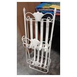 METAL MAGAZINE RACK