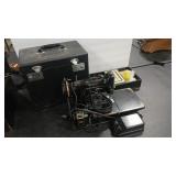 SINGER ANTQ FEATHERWEIGHT 221 W/ CASE & ACCESORIES