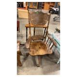 OAK VTG OFFICE CHAIR W/ CASTERS