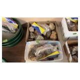 TRAY W/ AGATE SLICES & BX OF AGATES-ROCKS
