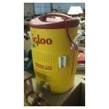 IGLOO BEVERAG COOLER (YELLOW/RED)